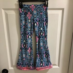 Bell bottom leggings, size 4/5, fits like a slim 6